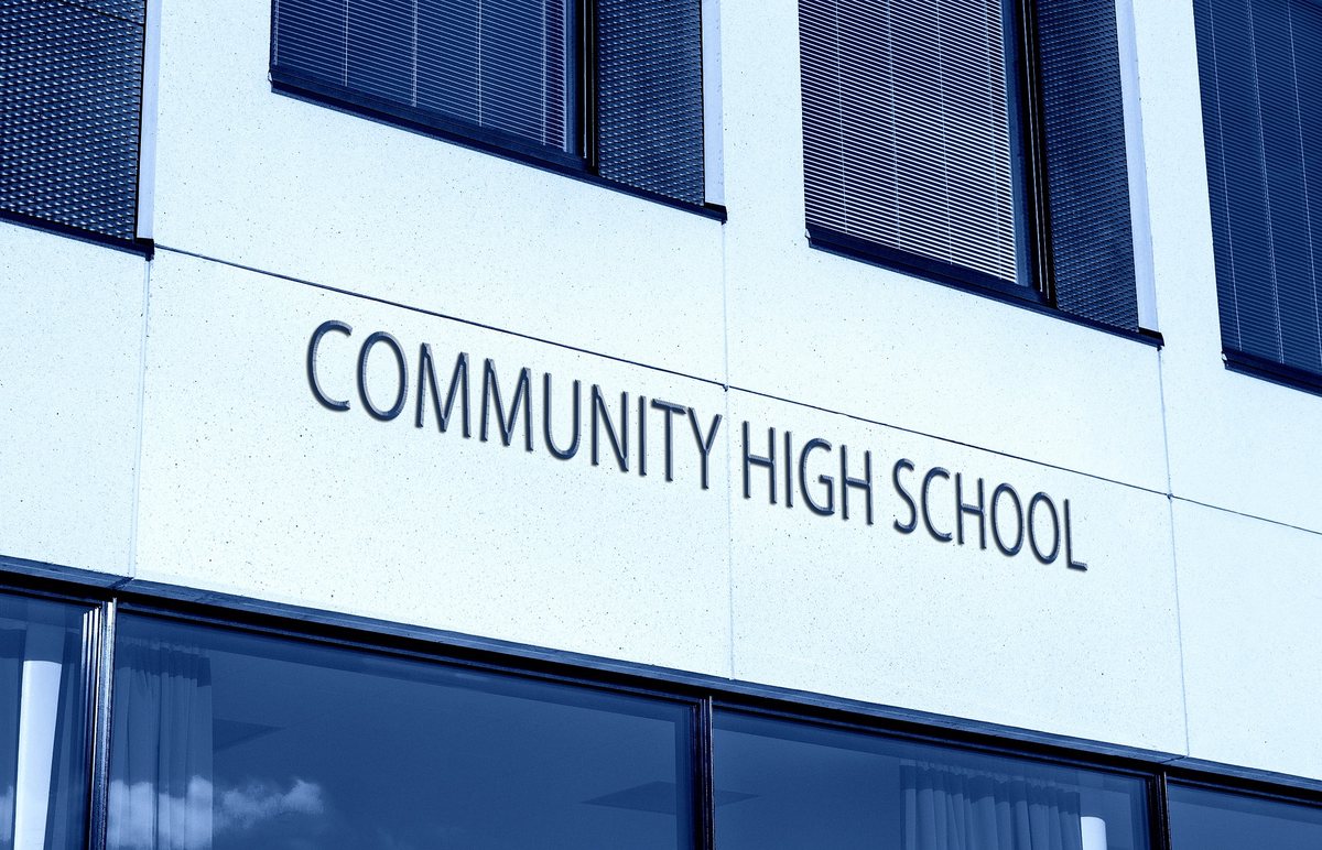Der Eingang der Schule